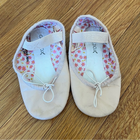 Capezio Daisy Ballet Shoe Slipper Girls Size 10.5M Pink - Picture 1 of 2